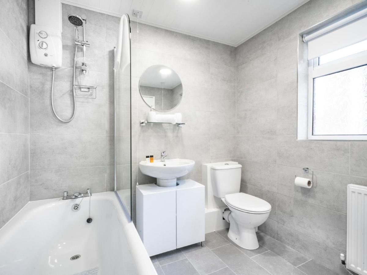 Pass The Keys Mccracken'S Townhouse - 10 Min Walk To City Centre เบลฟาสต์ ภายนอก รูปภาพ
